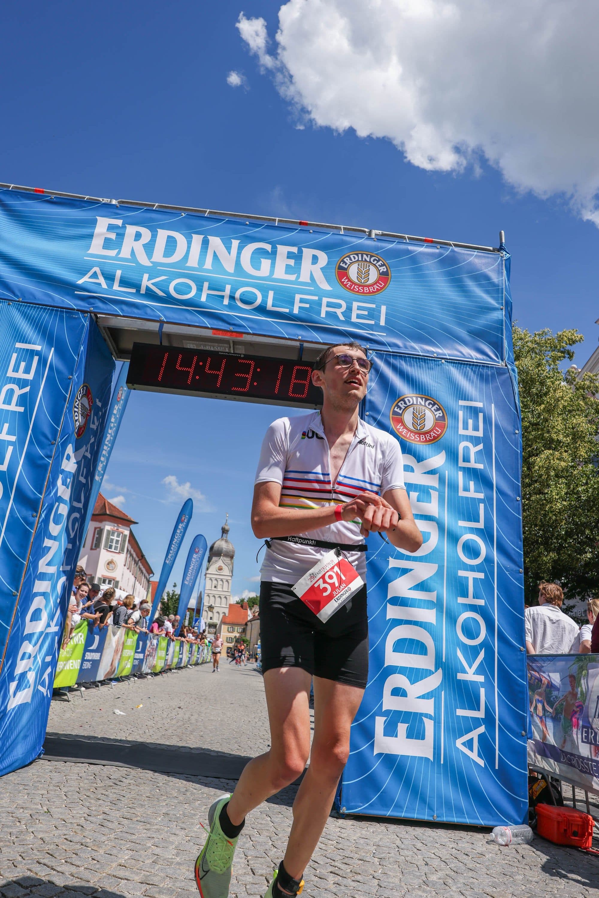 Julian crossing finish line under Erdinger Alkoholfrei gate